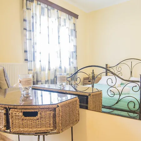 Tonia Aparthotel *